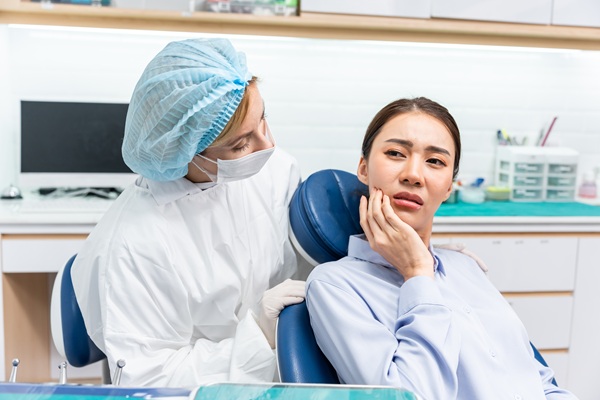 When To See An Emergency Dentist:    Urgent Dental Problems And What To Do First